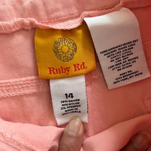 NWT Sz. 14 Large Ruby Road Salmon Coral Pink Capri Pants Rayon Summer Spring - Picture 3 of 5